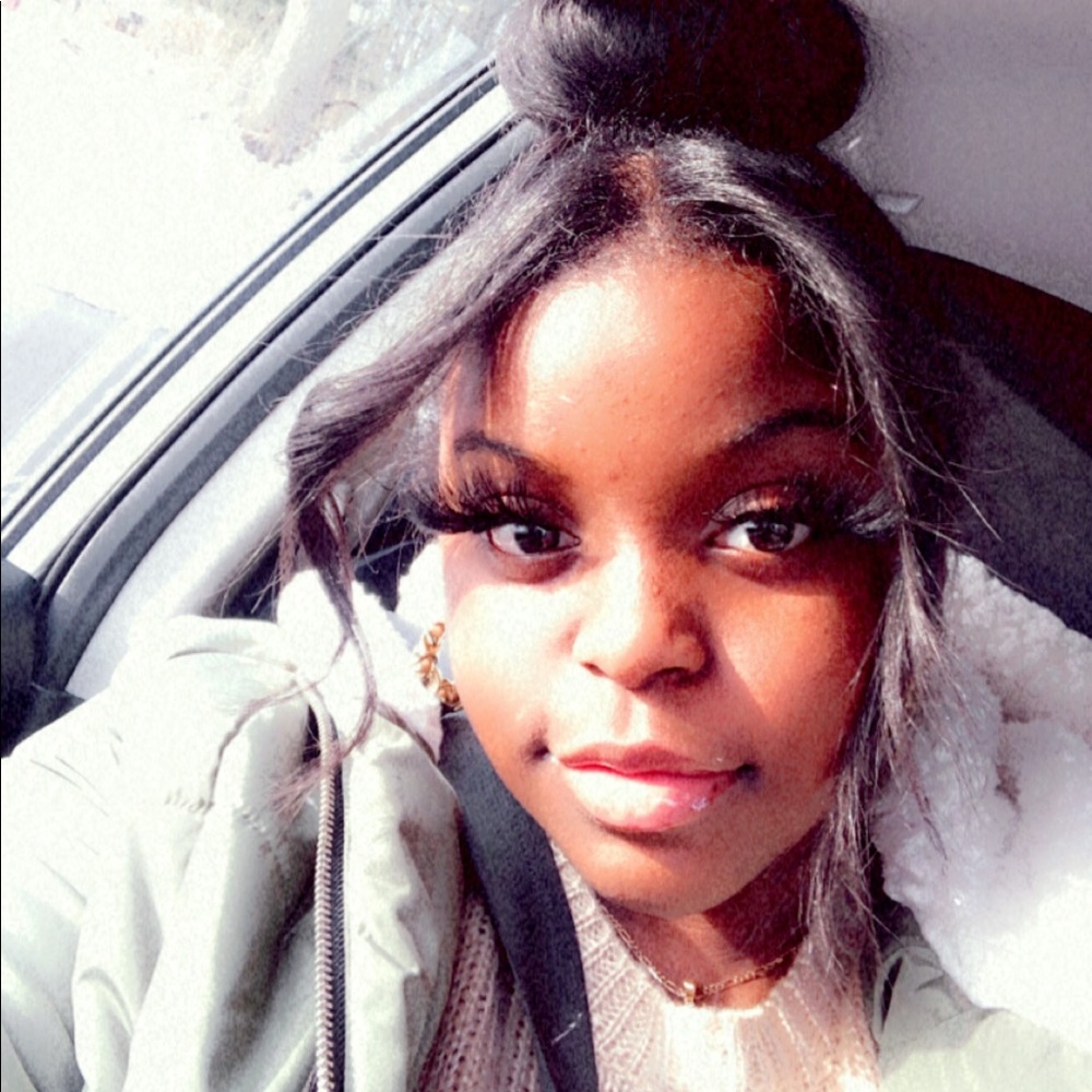 Meet your Posher, Alaina